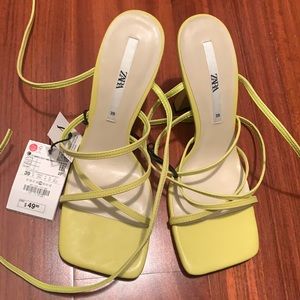 NWT Zara Strappy Wide Heel Sandals Size 39 (US 8)